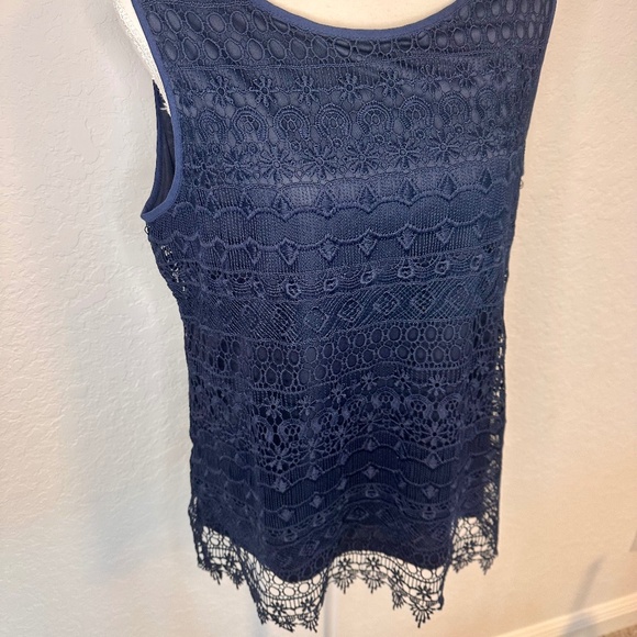 Adiva, Navy Blue Layered Lace Sleeveless Top, Size: M - Picture 2 of 10